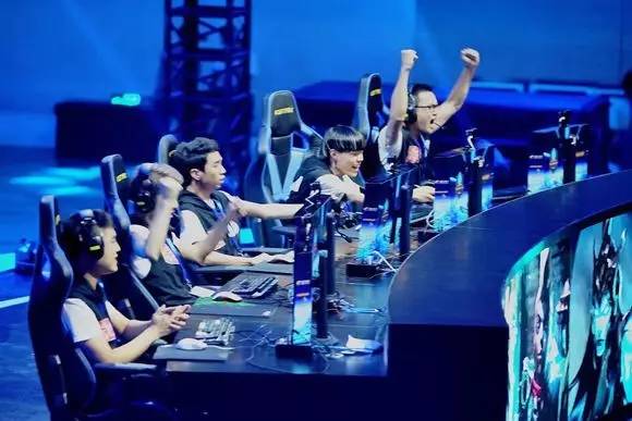 韩网票选S14TOP20选手：Chovy第一Bin第二Knight第四 Faker未入选前二十