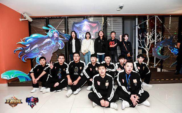 Wildcard, Heroic 和 Eternal Fire 在 IEM Katowice 2025 预选赛开始时取得胜利